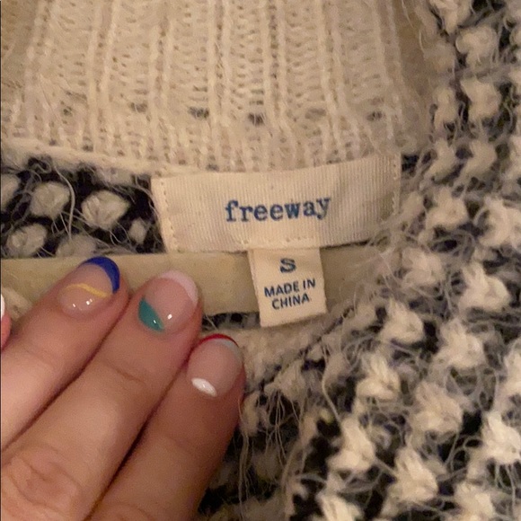 Buttery soft black and creme poncho - Picture 5 of 5